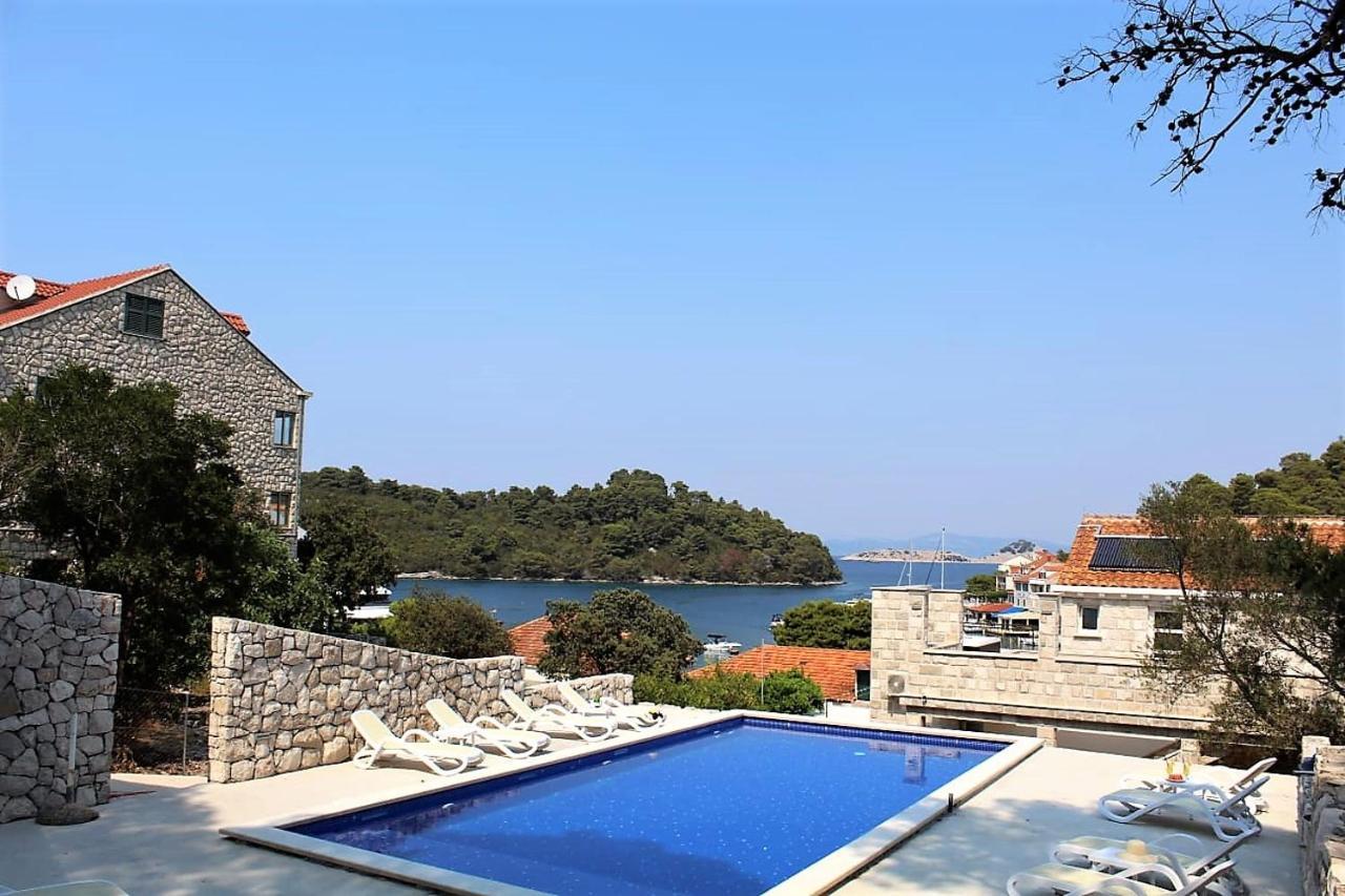 Corallium Apartament Pomena